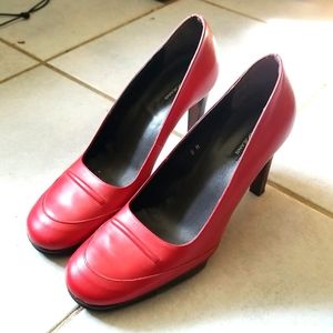 DKNY Closed toe red leather pumps size 8 m